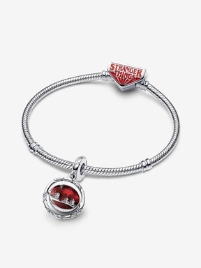 Conta Pendente Brilha no Escuro Mundo Invertido Stranger Things Prata