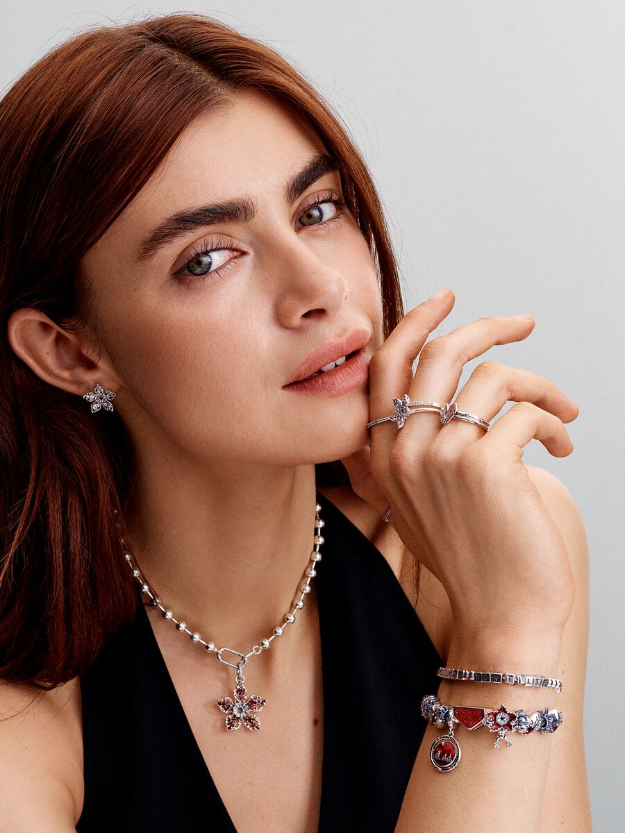 Conta Pendente Brilha no Escuro Mundo Invertido Stranger Things Prata